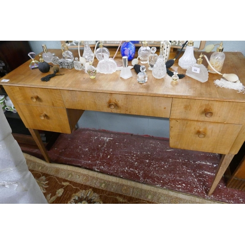 307 - Gordan Russell of Broadway dressing table  - Approx size: W: 122cm D: 49cm H: 134cm