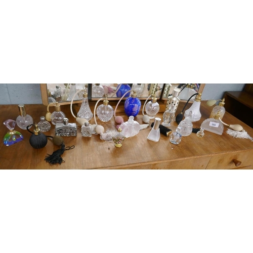 308 - Collection of vintage perfume bottles to include Dior, Guerlain and Lalique