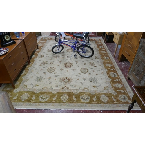 319 - Large Persian rug - Approx size: 377cm x 280cm