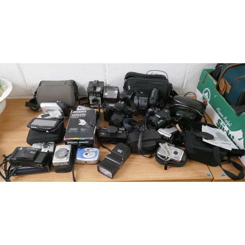 334 - Collection of camera equipment