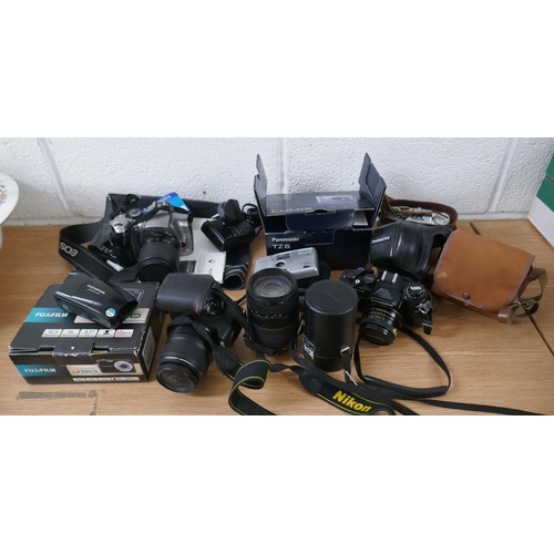 335 - Collection of camera equipment