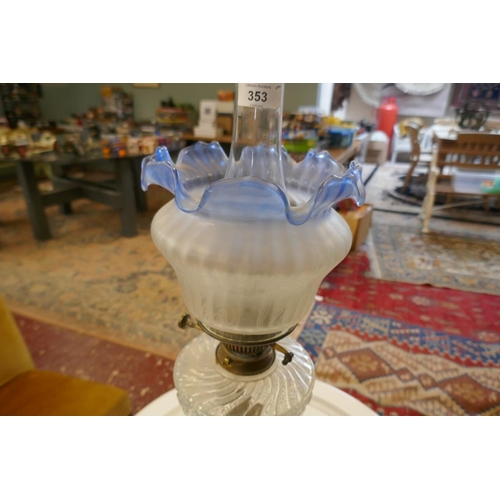 353 - Victorian oil lamp - Approx height: 74cm