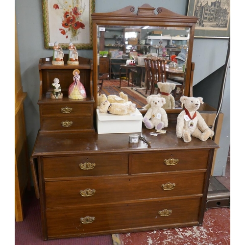 369 - Mahogany dressing table with bevelled edge glass mirror