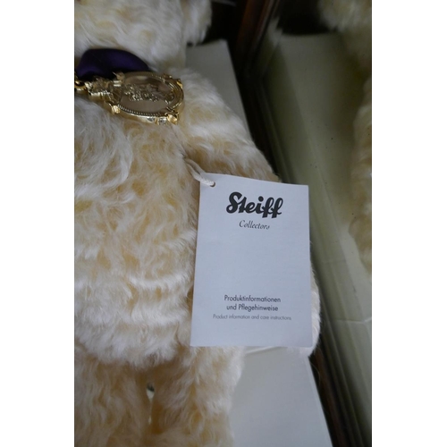 372 - Steiff bear - Diamond Jubilee in original box - Approx height: 27cm