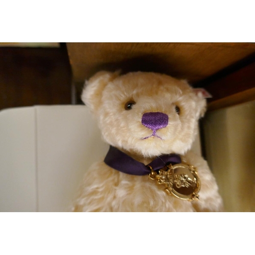 372 - Steiff bear - Diamond Jubilee in original box - Approx height: 27cm