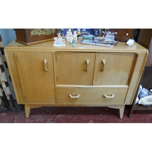 392 - G Plan sideboard  - Approx size: W: 123cm D: 45cm H: 85cm