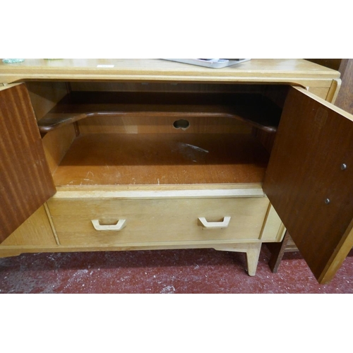 392 - G Plan sideboard  - Approx size: W: 123cm D: 45cm H: 85cm