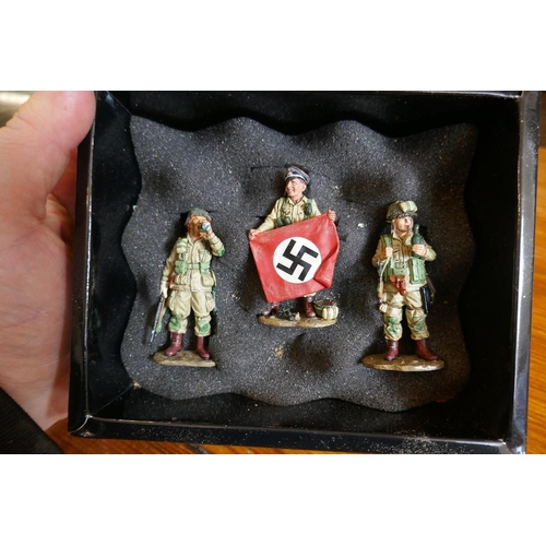 414 - Large collection of WWII military figures