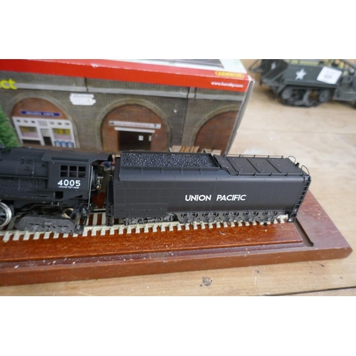 422 - Steam locomotive in display case together with a Hornby three arch viaduct