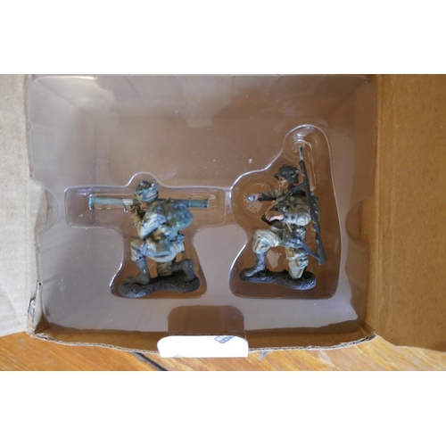 426 - The Collectors Showcase military figures 1:32 scale