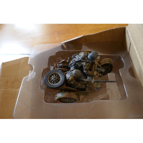 426 - The Collectors Showcase military figures 1:32 scale