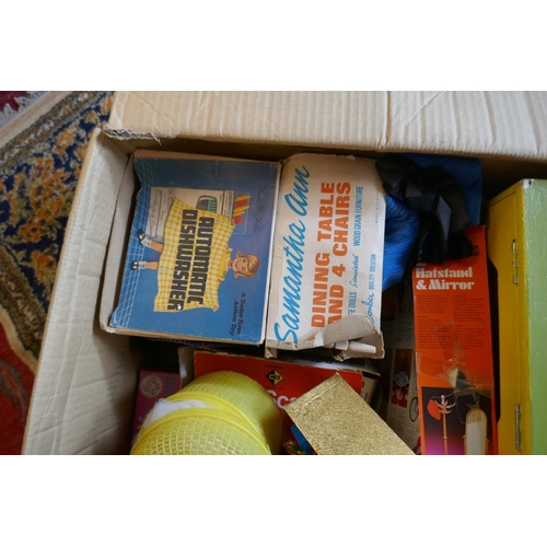 440 - Good collection of vintage toys, mostly toys to include Sindy etc - mostly boxed