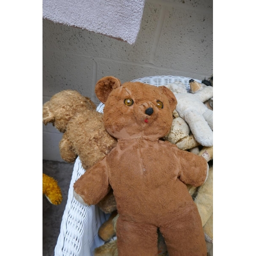 449 - Large collection of vintage teddy bears