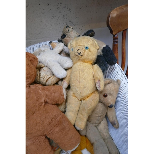 449 - Large collection of vintage teddy bears