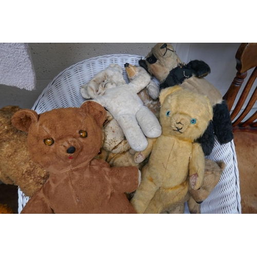 449 - Large collection of vintage teddy bears