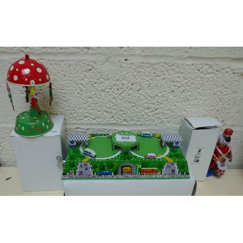 454 - Wind up tin plate toys to inclde drummer soldier, cars on road and mushroom merry go round