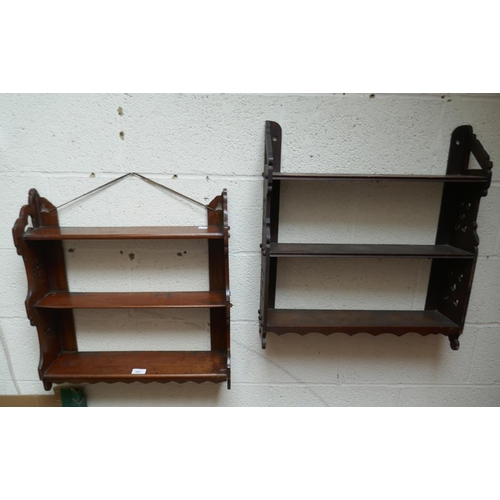 460 - 2 wall hanging shelves