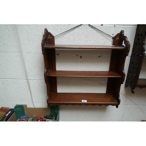 460 - 2 wall hanging shelves