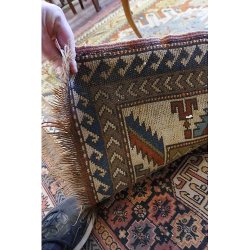 489 - Hand woven rug Caucasus style - Approx size: 240cm x 146cm