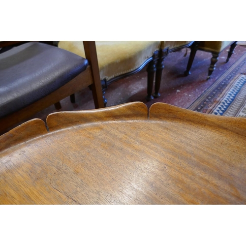 496 - Mid-century occasional table