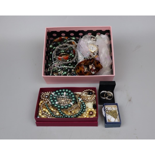 75 - Collection of jewellery to include vintage Harrods etc