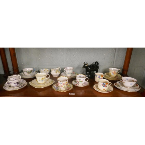 226 - Collection of tea cups & saucers together with a creamer