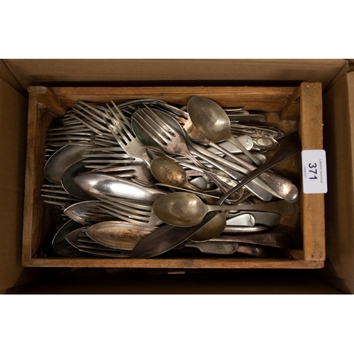 371 - Collection of flatware