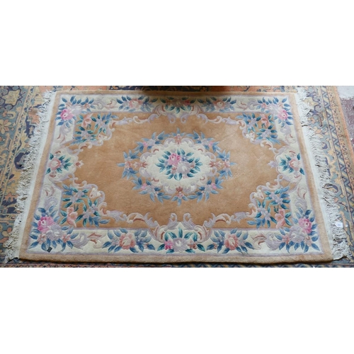 470 - Chinese rug - Approx size: 204cm x 123cm