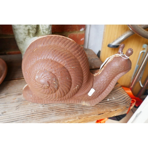 475 - Cast iron snail