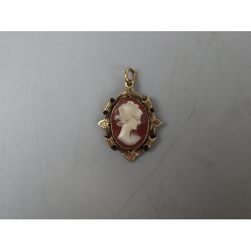 73 - 9ct gold mounted cameo pendent