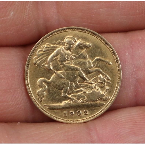 140 - Coin - Gold half sovereign dated 1902