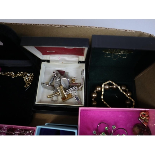 104 - Large collection of costume jewellery to include brooches, watches etc