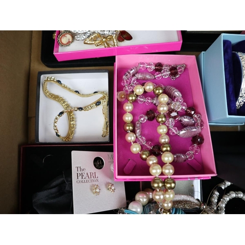 104 - Large collection of costume jewellery to include brooches, watches etc