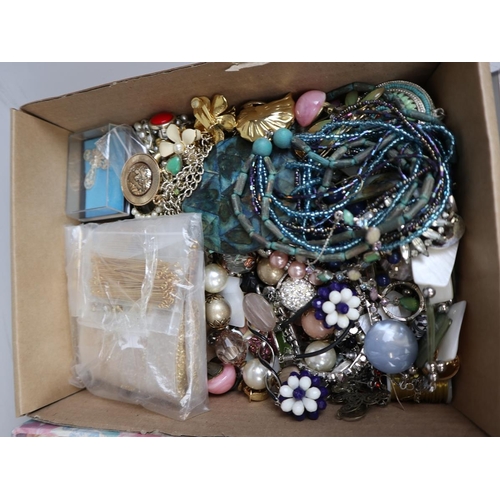 105 - Collection of costume jewellery to include silver