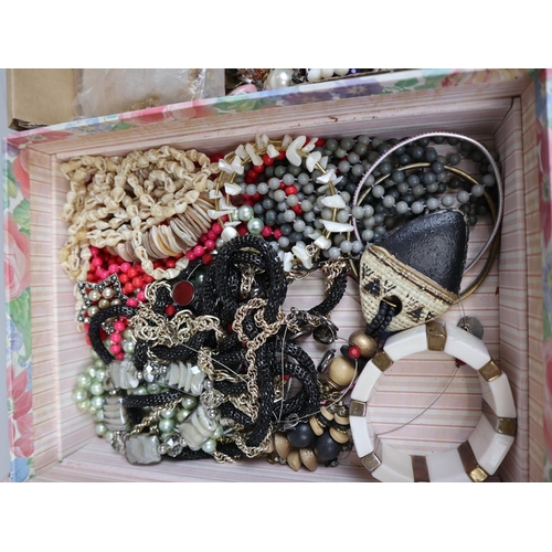 105 - Collection of costume jewellery to include silver