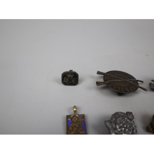 160 - Metal detector finds & cap badges