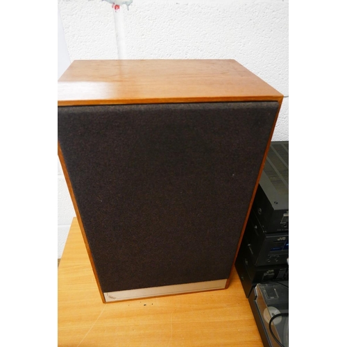 383 - JVC music system Mordaunt speakers