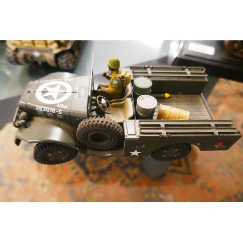 422 - Collection of model military vehicles to include Unimax