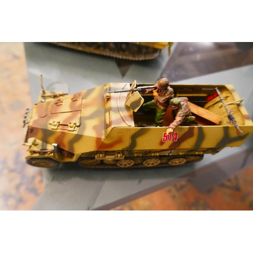 422 - Collection of model military vehicles to include Unimax