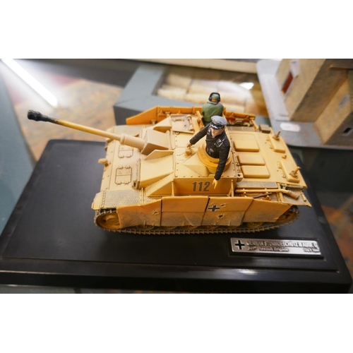 422 - Collection of model military vehicles to include Unimax