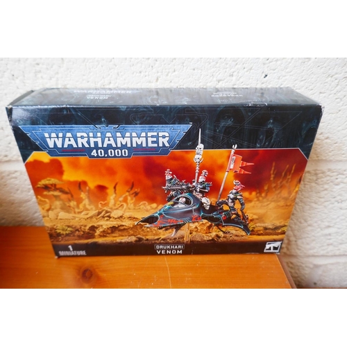 450 - Collection of Warhammer figures