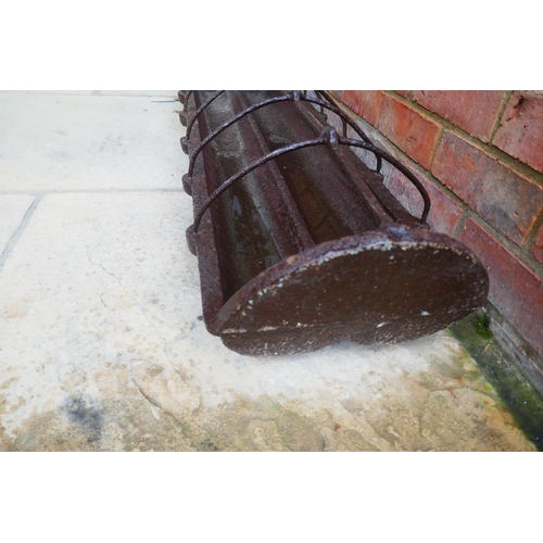 474 - Cast iron pig trough