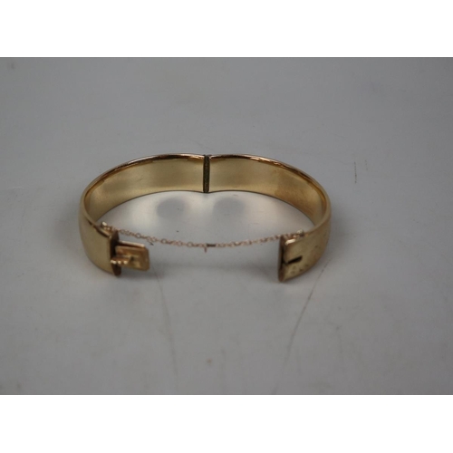 66 - 9ct gold metal core bangle