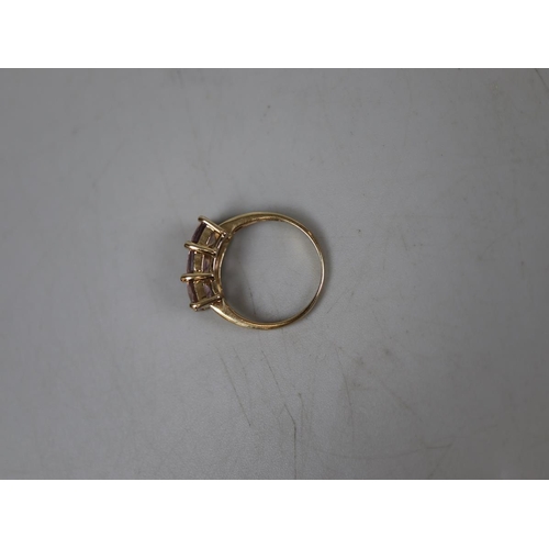 69 - 9ct gold 3 stone mystic topaz set ring - Size P