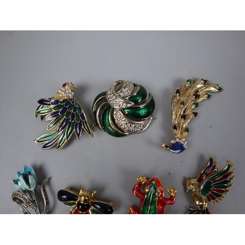 75 - Collection of enamelled brooches