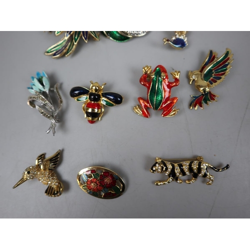 75 - Collection of enamelled brooches