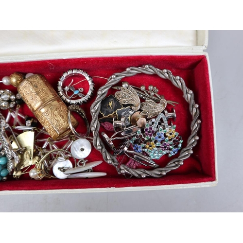 77 - Collection of jewellery