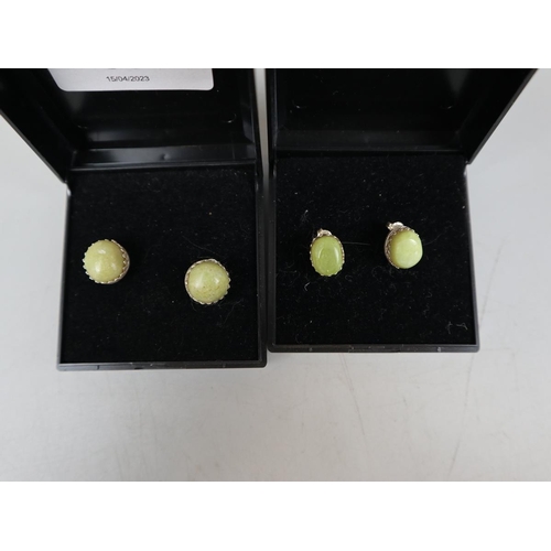 88 - 2 pairs semi-shaped earrings Brazilian emerald on silver