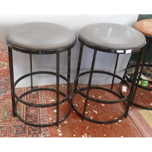 291 - Pair of stools