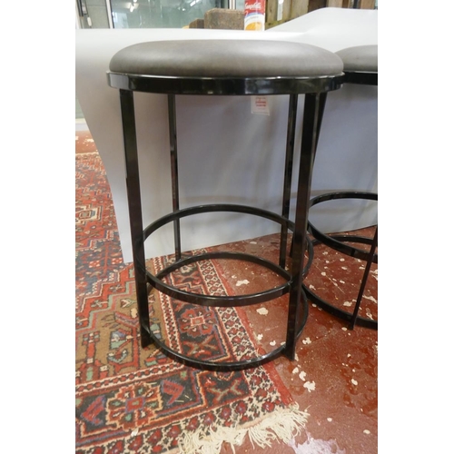 291 - Pair of stools